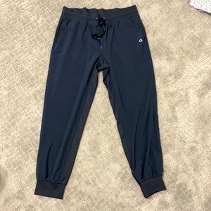 GAPfit black light weight jogger sz M